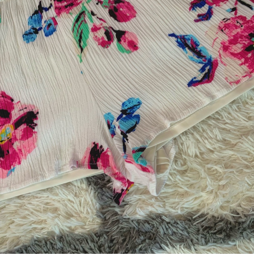 Pink and Cream Floral Romper by One Clothing - Picture 5 of 8